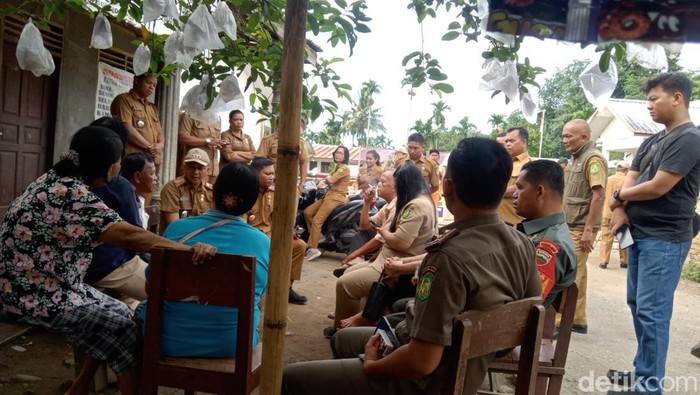 Pertemuan perwakilan Disdik Medan dengan keluarga almarhum R.Ginting terkait sengketa lahan 2 SDN di Medan Tuntungan. (Berkat Prima Telaumbanua/detikSumut)