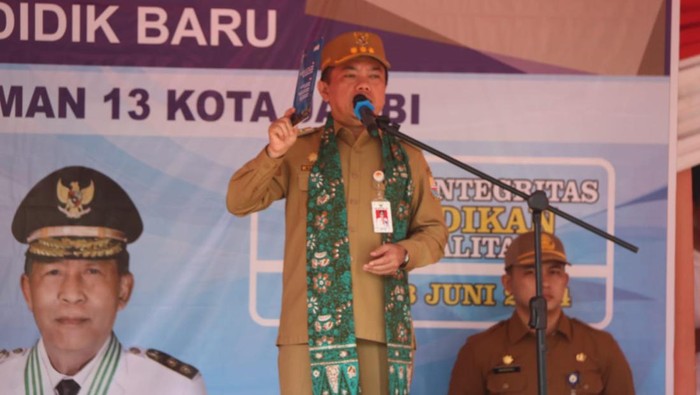 Gubernur Jambi Al Haris memberikan pesan penting terkait Penerimaan Peserta Didik Baru (PPDB) 2024 di Jambi. Ia ingin tidak ada praktik titip menitip