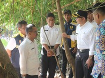 Jurus Kilat Pemkab Cirebon Bersihkan Sampah di Sungai Pangarengan