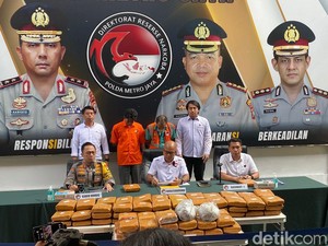 Pria Depok Edarkan 73 Kg Ganja, Modus Disimpan di Karung Berisi Ikan Asin