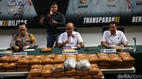 Tim Kepolisian dari Direktorat Reserse Narkoba Polda Metro Jaya telah berhasil mengungkap sindikat pengedar narkotika jenis ganja dengan barang bukti seberat 99 Kg.  