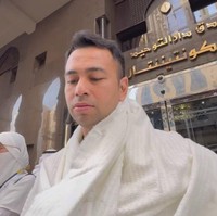 Raffi Ahmad bersama keluarga diketahui tengah menjalani ibadah Haji di tanah suji dengan memilih jalur Haji Furoda. Tak hanya biaya Haji-nya yang dikabarkan bernilai fantastis, penginapan Raffi dan keluarga selama di sana juga tak kalah mencuri atensi. Foto: YouTube/Rans Entertainment