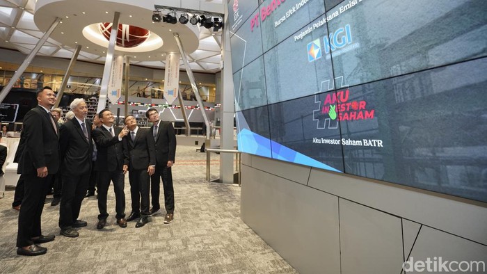 Resmi Melantai di BEI, Saham BATR Naik 10,91 % Benteng Api Technic atau BAT Refractories (BATR) resmi melantai di Bursa Efek Indonesia (BEI), Senin (10/6). Sahamnya naik 10,91% ke posisi Rp 122 per saham.