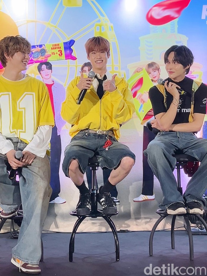 (Kiri ke Kanan) Anton, Sohee, Wonbin RIIZE saat konferensi pers Meet & Greet RIIZE di Jakarta, Sabtu (8/6/2024), di Beach City International Stadium (BCIS) Ancol, Jakarta Utara.
