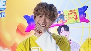 Senyum Anton bikin BRIIZE yang hadir di konferensi pers melayang! (Foto: Atmi Ahsani Yusron/detikcom)