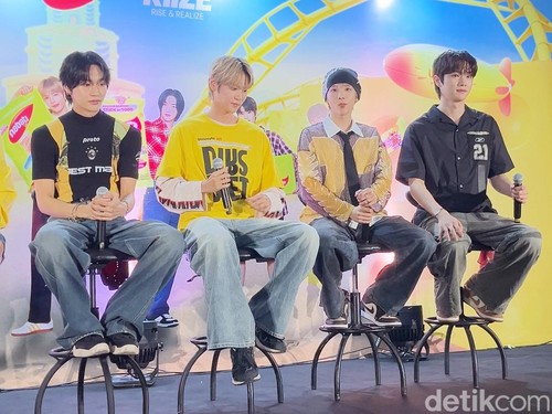 (Kiri ke Kanan) Wonbin, Eunseok, Shotaro, Sungchan RIIZE saat konferensi pers Meet & Greet RIIZE di Jakarta, Sabtu (8/6/2024), di Beach City International Stadium (BCIS) Ancol, Jakarta Utara.