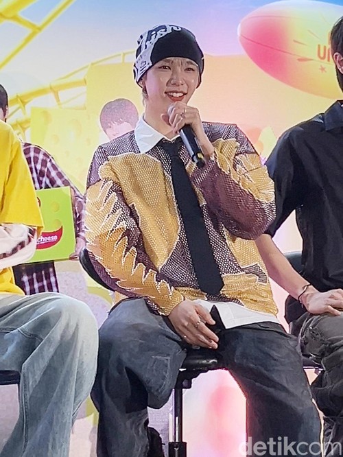 Shotaro RIIZE saat konferensi pers Meet & Greet RIIZE di Jakarta, Sabtu (8/6/2024), di Beach City International Stadium (BCIS) Ancol, Jakarta Utara.