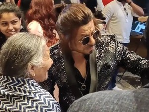 Kisah Sukses Kembaran Shah Rukh Khan, Dulu Jualan di Jalan Kini Punya 2 Rumah