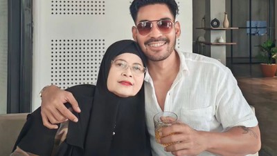 Robby Purba Ajak Ibunda Kulineran hingga Belanja ke Supermarket