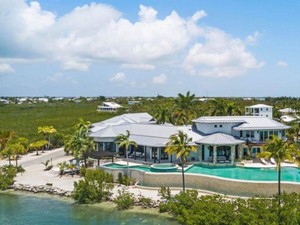 Mengintip Mewahnya Rumah Sydney Immaculate Sweeney di Tepi Pantai Florida