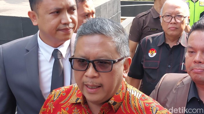 Sekjen PDIP Hasto Kristiyanto memenuhi panggilan KPK sebagai saksi kasus korupsi Harun Masiku (Yogi/detikcom)