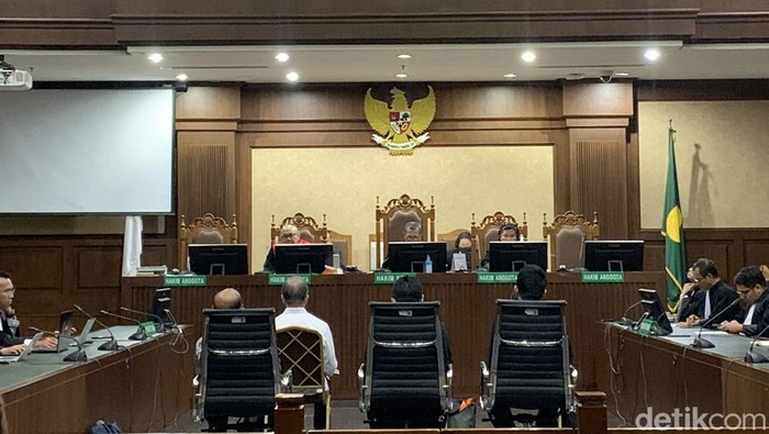 **Koruptor Bansos Beras Kuncoro Wibowo Dihukum Enam Tahun Penjara**