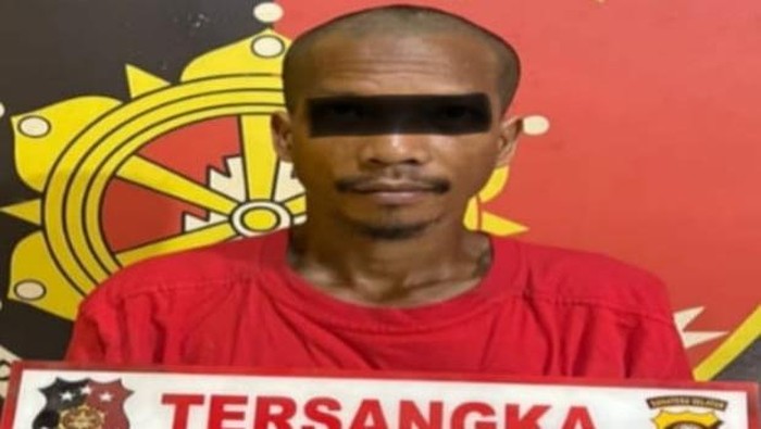 Tersangka JA diamankan saat kepergok curi kelapa sawit.