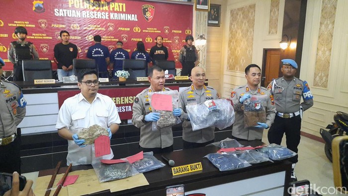 Tiga tersangka kasus bos rental Jakarta tewas dimassa di Pati saat rilis kasus di Mapolresta Pati, Senin (10/6/2024).