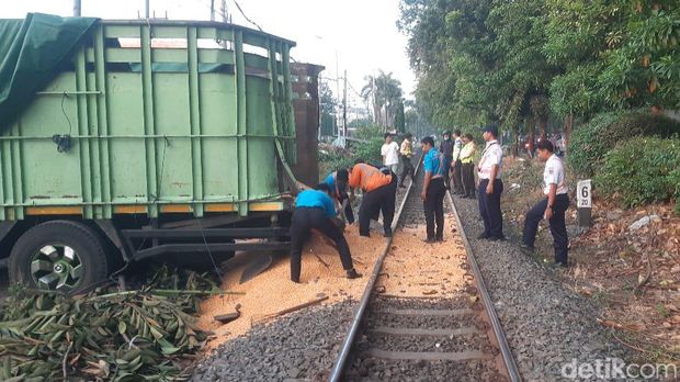 truk kecelakaan di sidoarjo