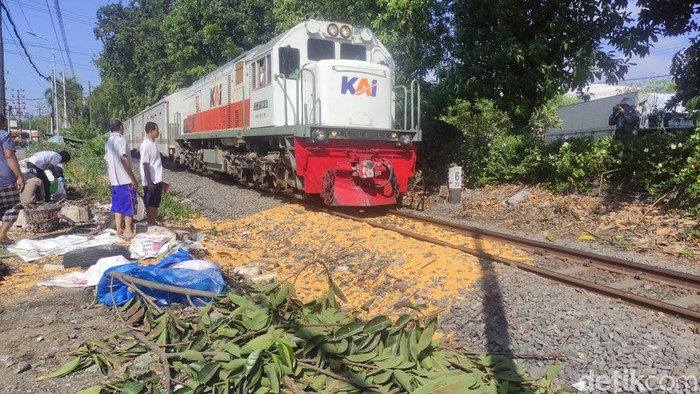 truk kecelakaan di sidoarjo