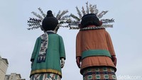 Monumen Ondel-Ondel Kemayoran hadir sebagai sebuah landmark khas budaya Betawi yang menawan.