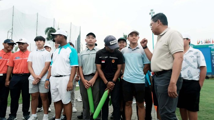 100 Atlet Ikuti Turnamen Golf Junior Internasional di Jakarta Turnamen golf junior internasional kembali digelar Damai Indah Golf, PIK Course, Jakarta. Kejuaraan ini diikuti 100 peserta dari 20 negara.