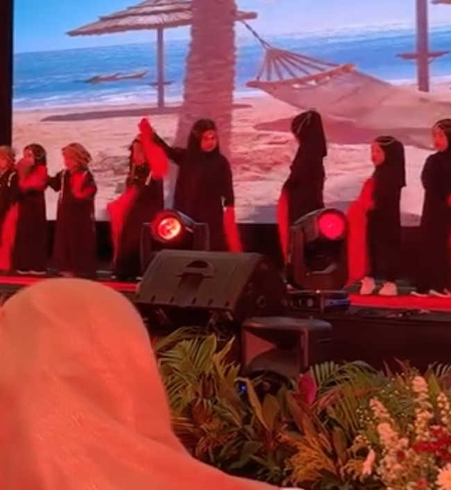 Tak hanya wajahnya yang imut, tingkah Ayang juga tak kalah lucu dan menggemaskan. Lihat saja gayanya saat berjoget bersama teman-temannya. Foto: Instagram/@tasyafarasya