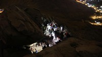 Gua Hira ini tak pernah sepi dari calon jemaah haji yang ingin melihat secara langsung maupun berziarah di lokasi tersebut.  