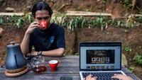 Ketenaran Kopi Puntang juga turut mendorong anak-anak muda di wilayah Bandung Selatan untuk mulai mencoba bertani kopi dan memulai bisnis sejak dini.
