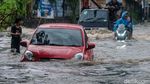 Diguyur Hujan, Jalan Aria Putra Ciputat Banjir