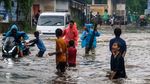 Diguyur Hujan, Jalan Aria Putra Ciputat Banjir