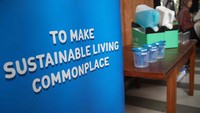 Selama satu tahun, project ini telah berhasil memberdayakan 675 UMKM dalam menyebarluaskan gaya hidup belanja isi ulang (refill) di tengah masyarakat, dan mengurangi 4.412 kg kemasan plastik baru. Pencapaian ini dipaparkan pada diskusi “Refill Station: Berdayakan UMKM, Dorong Gaya Hidup Belanja Ramah Lingkungan”, menghadirkan sejumlah pemangku kepentingan yang bertukar pandangan tentang alternatif pengurangan dan penanganan sampah plastik, dimana konsep refill dipercaya sebagai salah satu solusi yang perlu terus dieksplorasi, diujicoba, dan didorong penerapannya. 