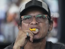 Ekspresi Warga Filipina Saat Ikut Lomba Makan Cabai