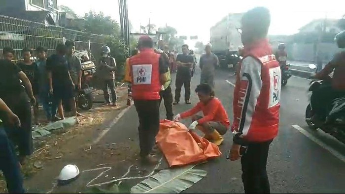 Emak-emak tewas terlindas motor di Mojokerto
