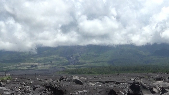 Gunung Semeru erupsi