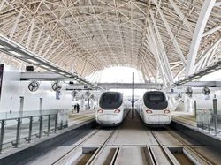 Wusssh! Kereta Cepat Haramain Membelah Gurun Arab