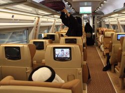 Wusssh! Kereta Cepat Haramain Membelah Gurun Arab