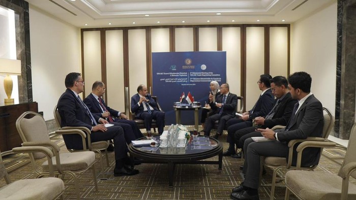 Menteri Perdagangan RI Zulkifli Hasan (Zulhas) menggelar pertemuan bilateral dengan Menteri Perdagangan Dan Perindustrian Mesir Ahmed Samir Saleh, di sela-sela Pertemuan Tingkat Menteri ke-3 Komite Perundingan Perdagangan Sistem Preferensi Perdagangan Organisasi Kerja Sama Islam/OKI (Trade Preferential System-Organisation of Islamic Cooperation/TPS-OIC) dan Pertemuan Informal Menteri Perdagangan D-8, Selasa (11/6/2024).