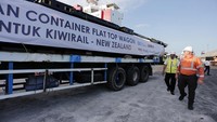 Puluhan gerbong datar yang diekspor dari Indonesia itu nanti akan diserahkan oleh UGL Rail Services Pty Ltd ke KiwiRail sebagai end user.