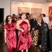 Digelar sederhana di restoran Tugu Kunstkring Paleis, acara pernikahan itu tetap meriah dihadiri oleh para anggota keluarga dan kerabat. Foto: Instagram/@irawbw