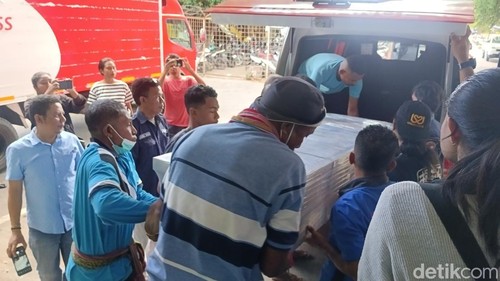 Jenazah Nikolas tiba di Bandara El Tari Kupang, Selasa (11/6/2024).