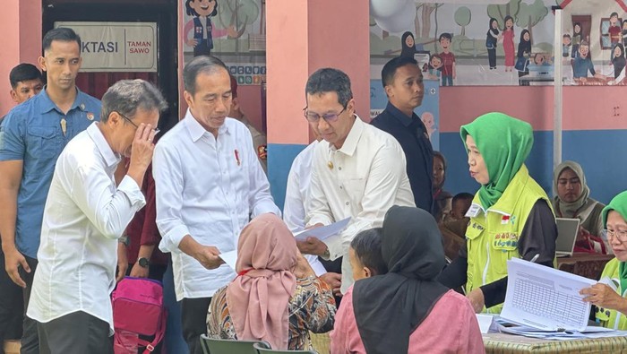 Presiden Jokowi Kunjungi Posyandu Taman Sawo Bersama Pj Gubernur DKI Jakarta