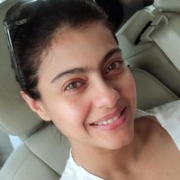 Bare necessities, tulis Kajol menunjukkan wajah alaminya dan mengungkapkan bagaimana ia mencintai dirinya sendiri. Foto: dok. Instagram @kajol