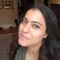 Banyak netizen setuju bahwa wanita Bengali memiliki mata yang indah, seperti Kajol. Jadi, meskipun tampil tanpa riasan, aura kecantikannya tetap terpancar. Foto: dok. Instagram @kajol