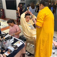 Bintang film Kuch Kuch Hota Hai, Kajol tampil percaya diri dengan wajah tanpa riasan. Ia pun kerap berbagi berbagai momen penampilan poslosnya itu di Instagram. Foto: dok. Instagram @kajol