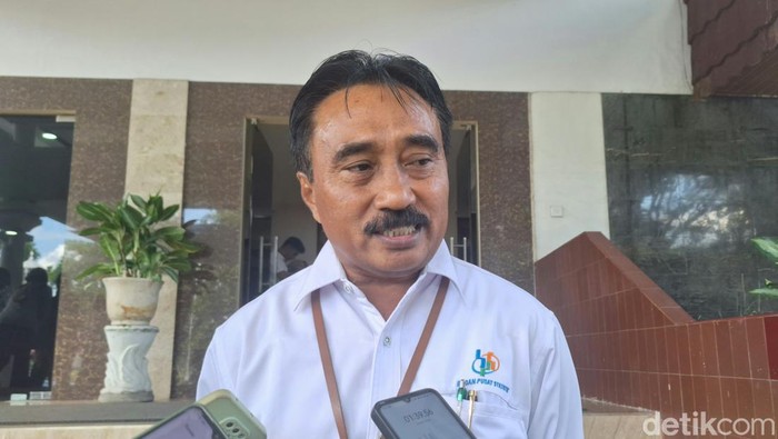 Kepala BPS NTB Wahyudin ketika saat di wawancarai, Selasa (11/6/2024).
Foto : Nathea Citra / detikBali