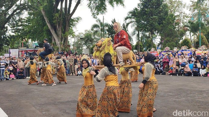 Kesenian di Galuh Ethnic Carnival Ciamis