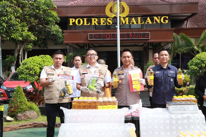 Konferensi pers pengungkapan kasus Minyakita palsu oleh Polres Malang (dok. Polres Malang)