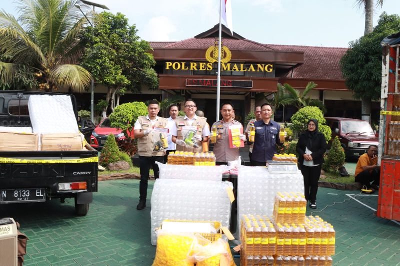 Konferensi pers pengungkapan kasus Minyakita palsu oleh Polres Malang (dok. Polres Malang)
