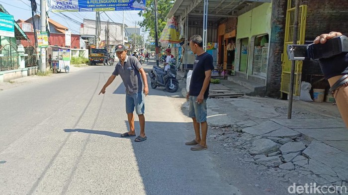 Lokasi penjambretan wanita hingga terpelanting-terseret dari motor yang terekam CCTV di Semarang, Selasa (11/6/2024)