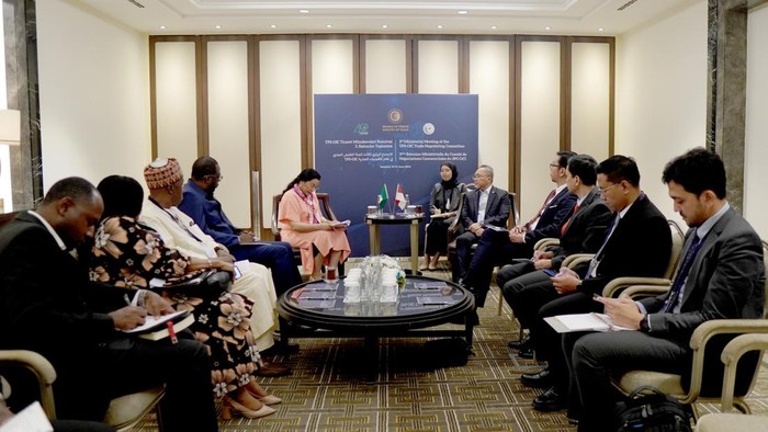 Mendag Zulhas Siap Ajak Kadin untuk Misi Dagang ke Nigeria Menteri Perdagangan RI Zulkifli Hasan (Zulhas) kembali melakukan pertemuan bilateral saat kunjungan kerja di sela-sela pertemuan para menteri perdagangan dan investasi negara OKI di Turki.