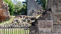 Pada 10 Juni 1944, desa Prancis dihancurkan oleh organisasi Nazi. Tentara membunuh 642 orang dan hanya sedikit yang selamat.  