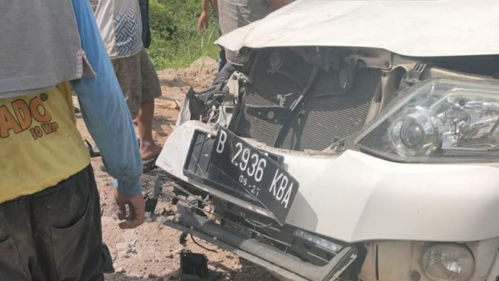 Mobil Fortuner menabrak sejumlah kendaraan di Taput