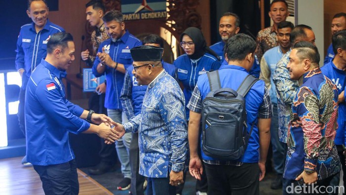 Murad Ismail-Michael Wattimena Semringah Maju ke Pilgub Maluku 2024 Murad Ismail-Michael Wattimena Semringah Maju ke Pilgub Maluku 2024